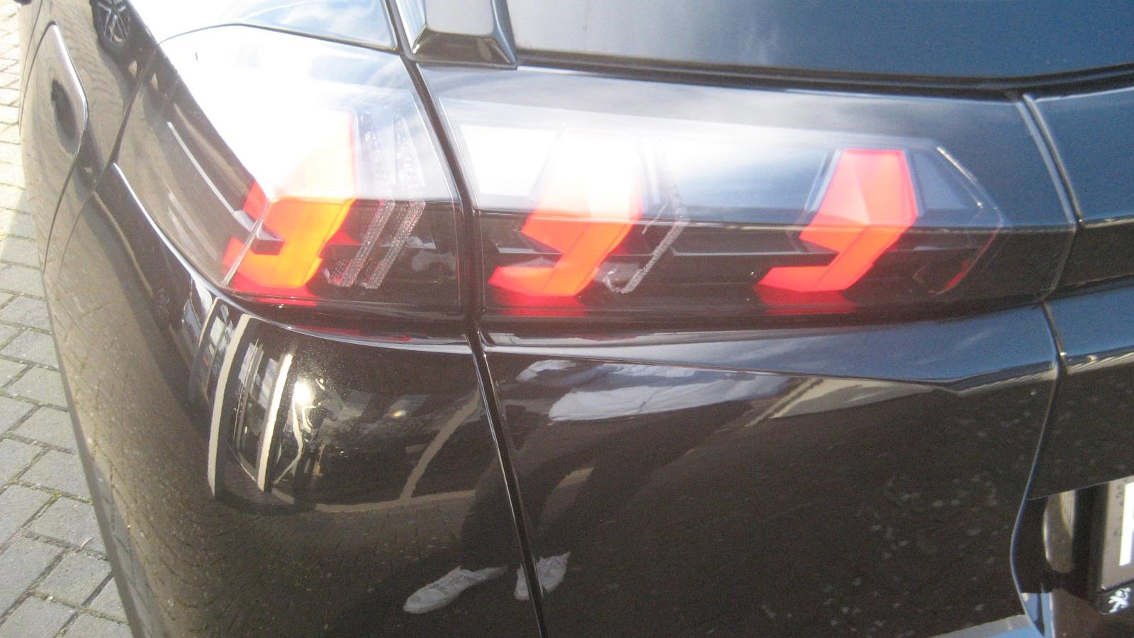 Peugeot 2008 GT Pack ELEKTRO/NAVI / LED / Sitzheizung