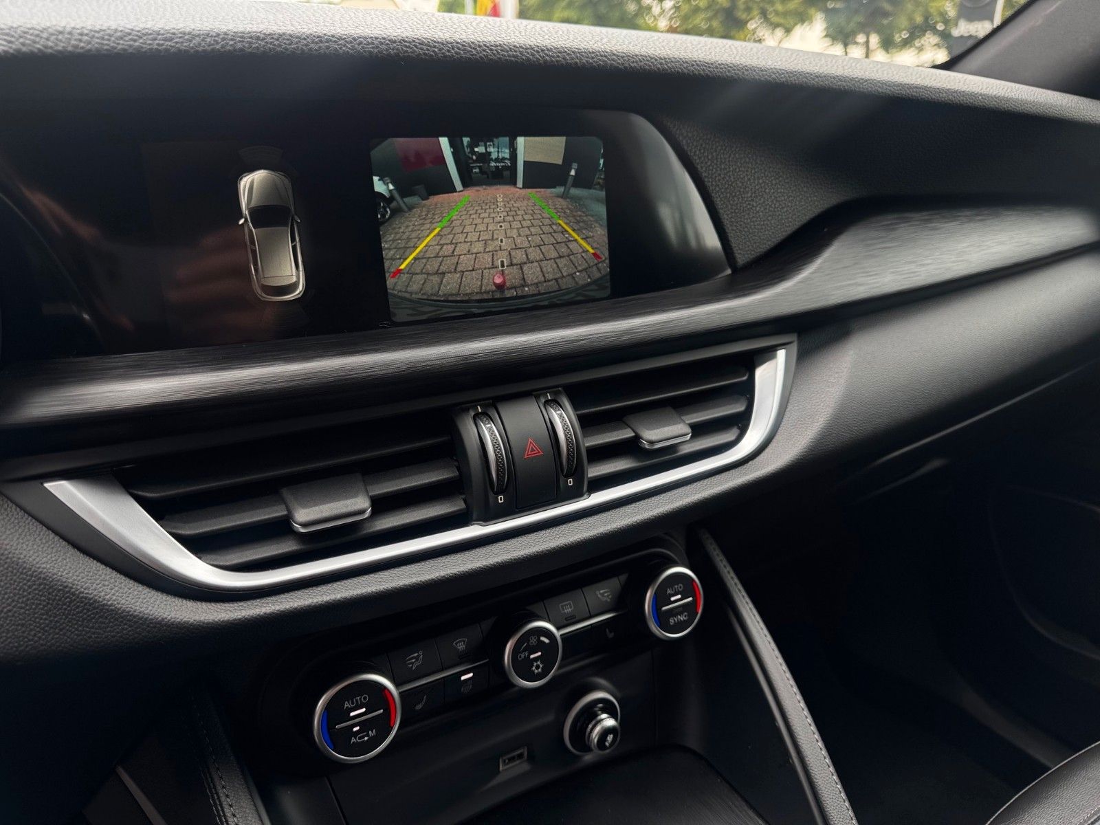 Fahrzeugabbildung Alfa Romeo Stelvio Super Q4 280PS AHK MEMORY NAVI SITZHEIZ.