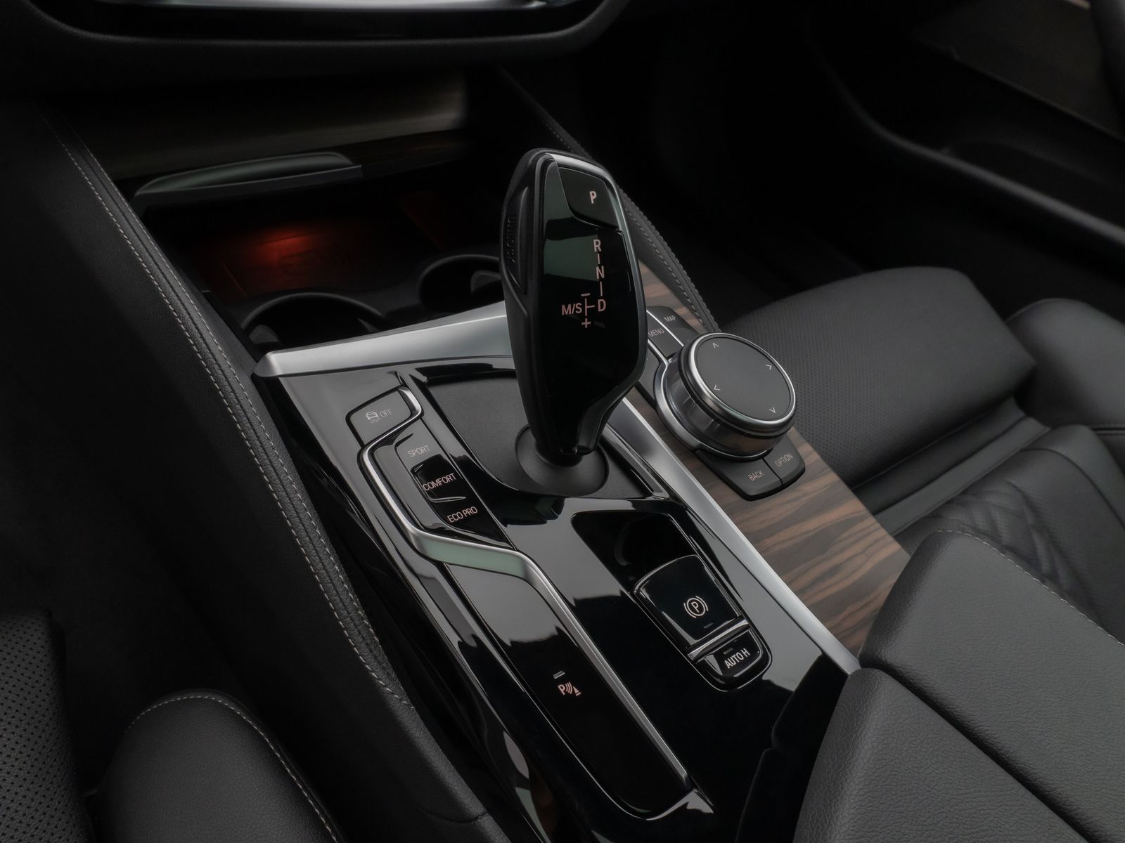 Fahrzeugabbildung BMW 530d xD M Sport Individual Panorama HUD 20Zoll