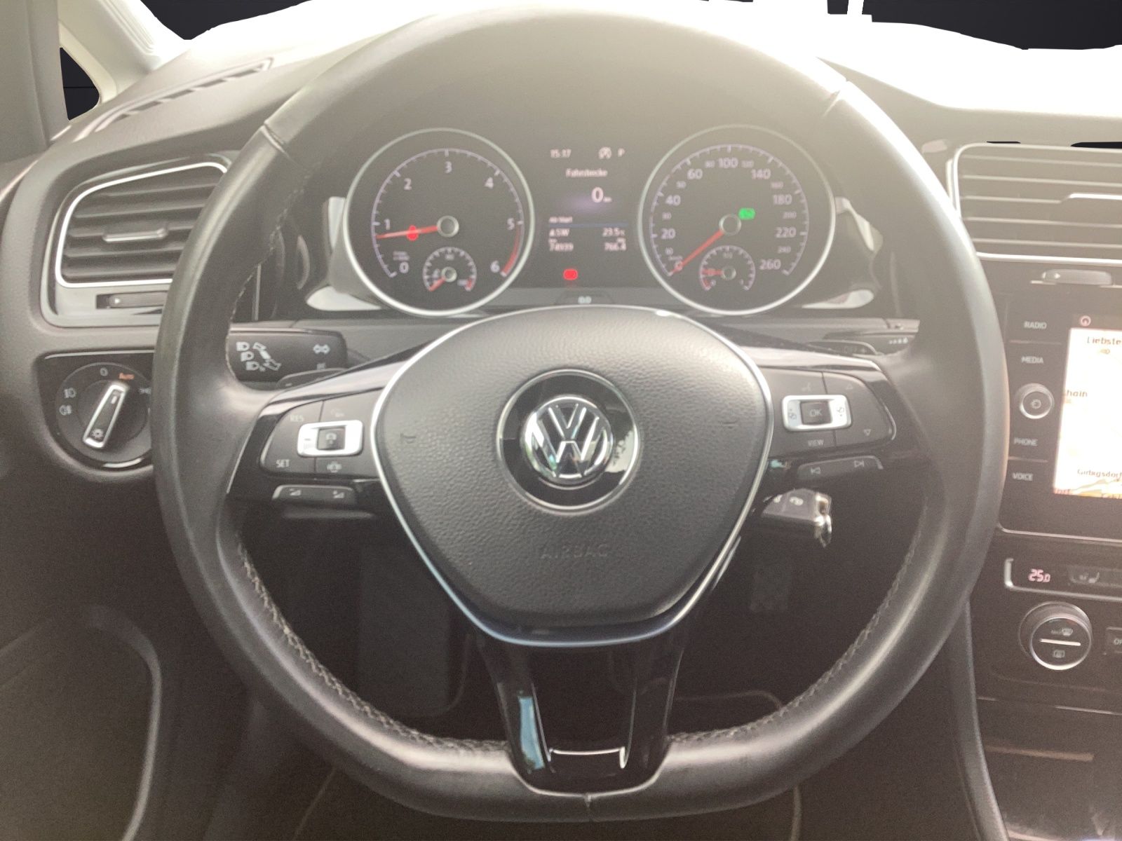Fahrzeugabbildung Volkswagen Golf VII Variant TDI Highl. DSG LED FAP+ DAB Nav