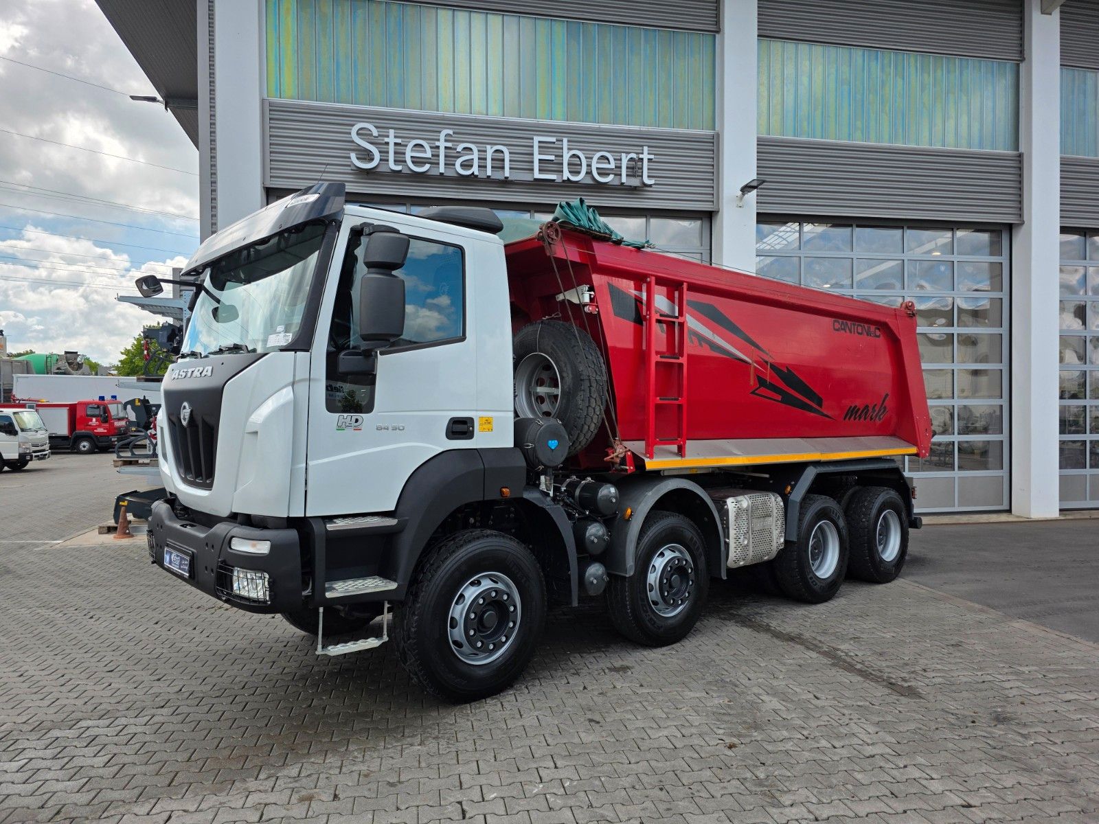 Fahrzeugabbildung Iveco Astra HD9 84.50-80 8x4 Muldenkipper Schalter