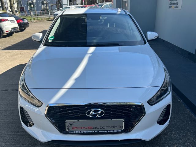 Fahrzeugabbildung Hyundai i30 + NaviZB+Klima+Allwetter+BT+Tempomat+USB+LED