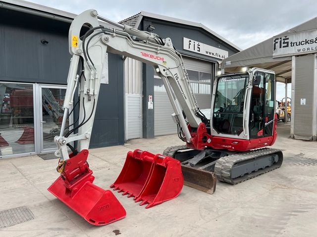 Takeuchi TB370 - POWERTILT - 3X BUCKETS - 2021 YEAR