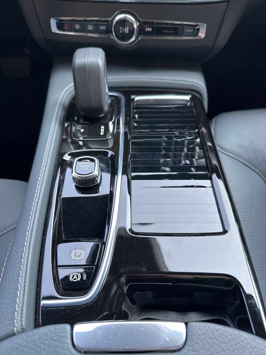 Fahrzeugabbildung Volvo V90 T8 AWD Inscription NAV+LED+360°+AHK+PANO+VC
