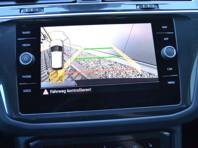 Tiguan 2.0 TDI 200 PS 4M DSG Elegance VOLL/AHK/P