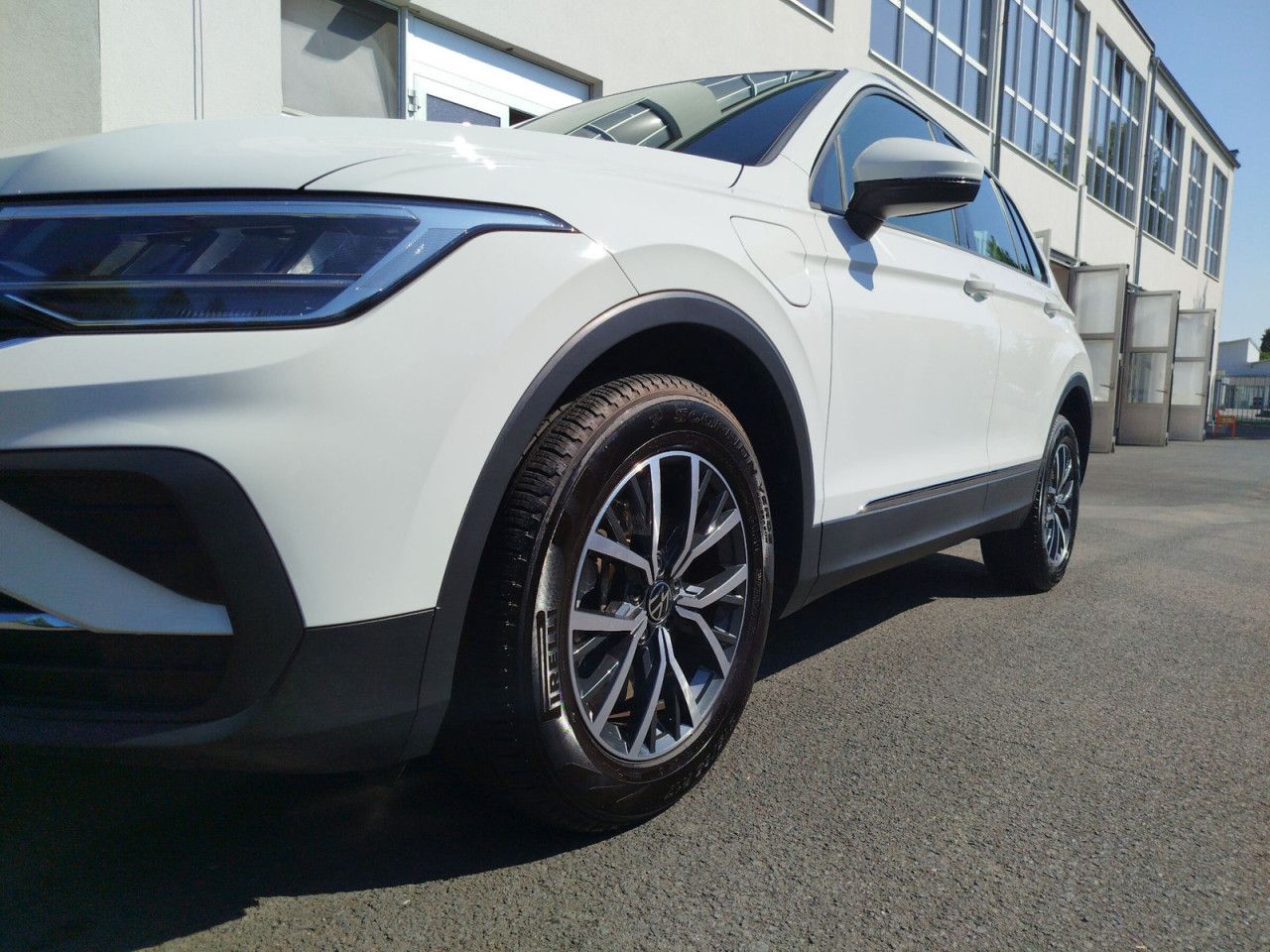 Fahrzeugabbildung Volkswagen Tiguan Life 1.4 eHybrid OPF 110 kW 6-Gang-DSG