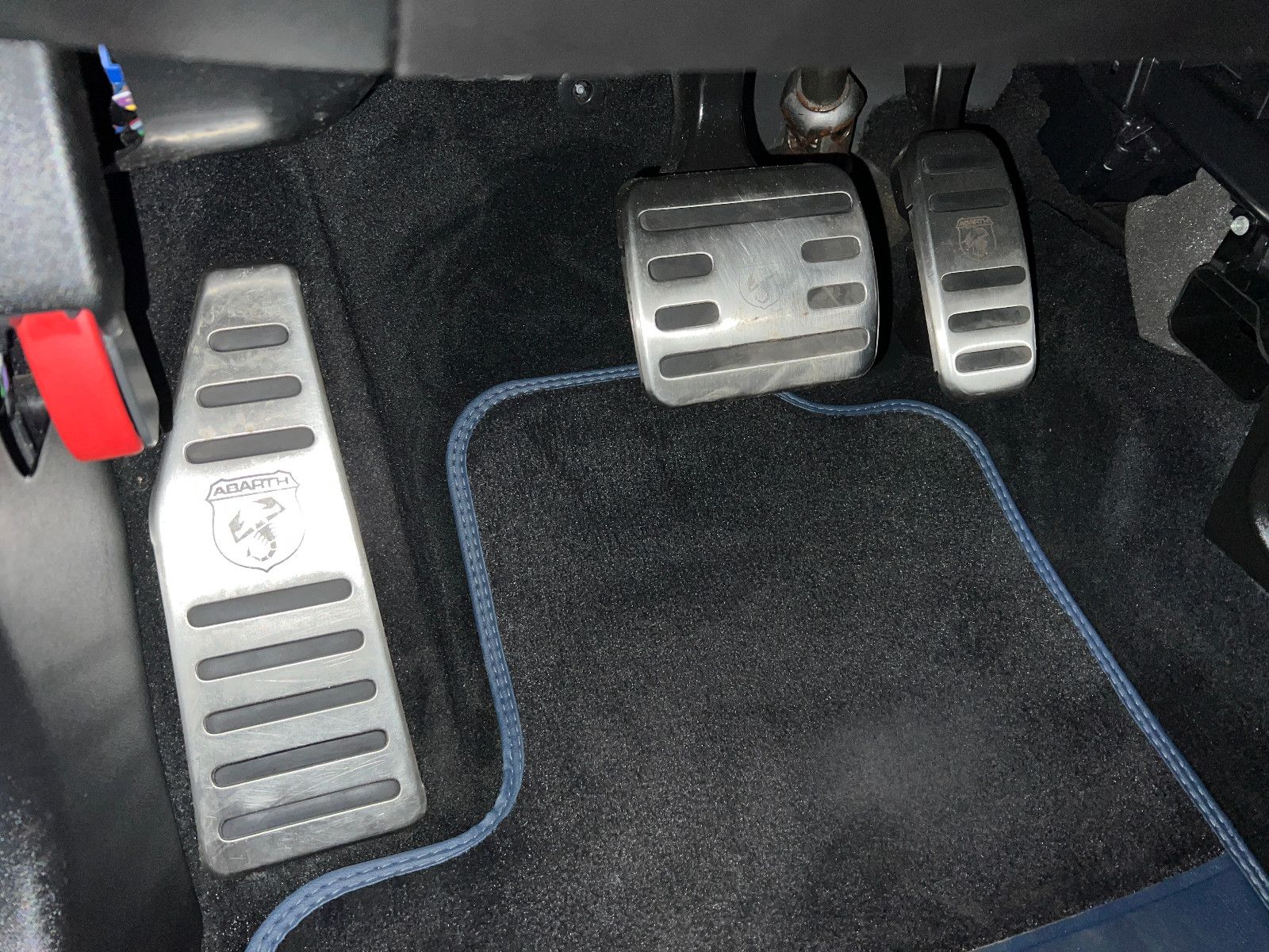 Fahrzeugabbildung Abarth Abarth 695 Rivale 175th Anniversary CARBON AKRAP