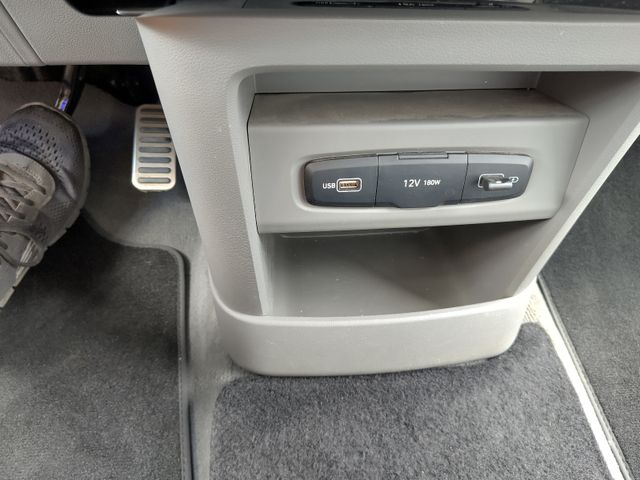 Hyundai STARIA 2.2 CRDi LIMITED EDITION 7-Sitzer