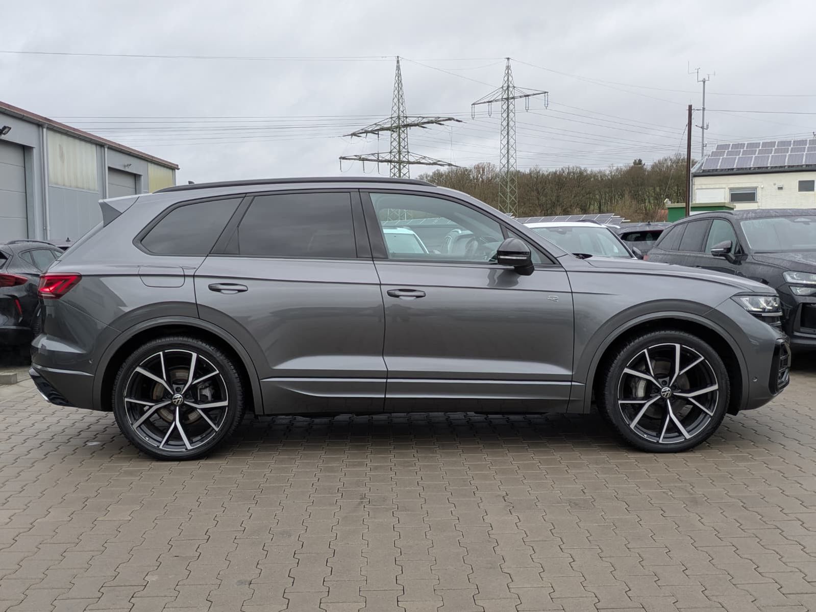 Fahrzeugabbildung Volkswagen Touareg 3.0TDI 4M R-Line VOLL Black 22" UPE 114T