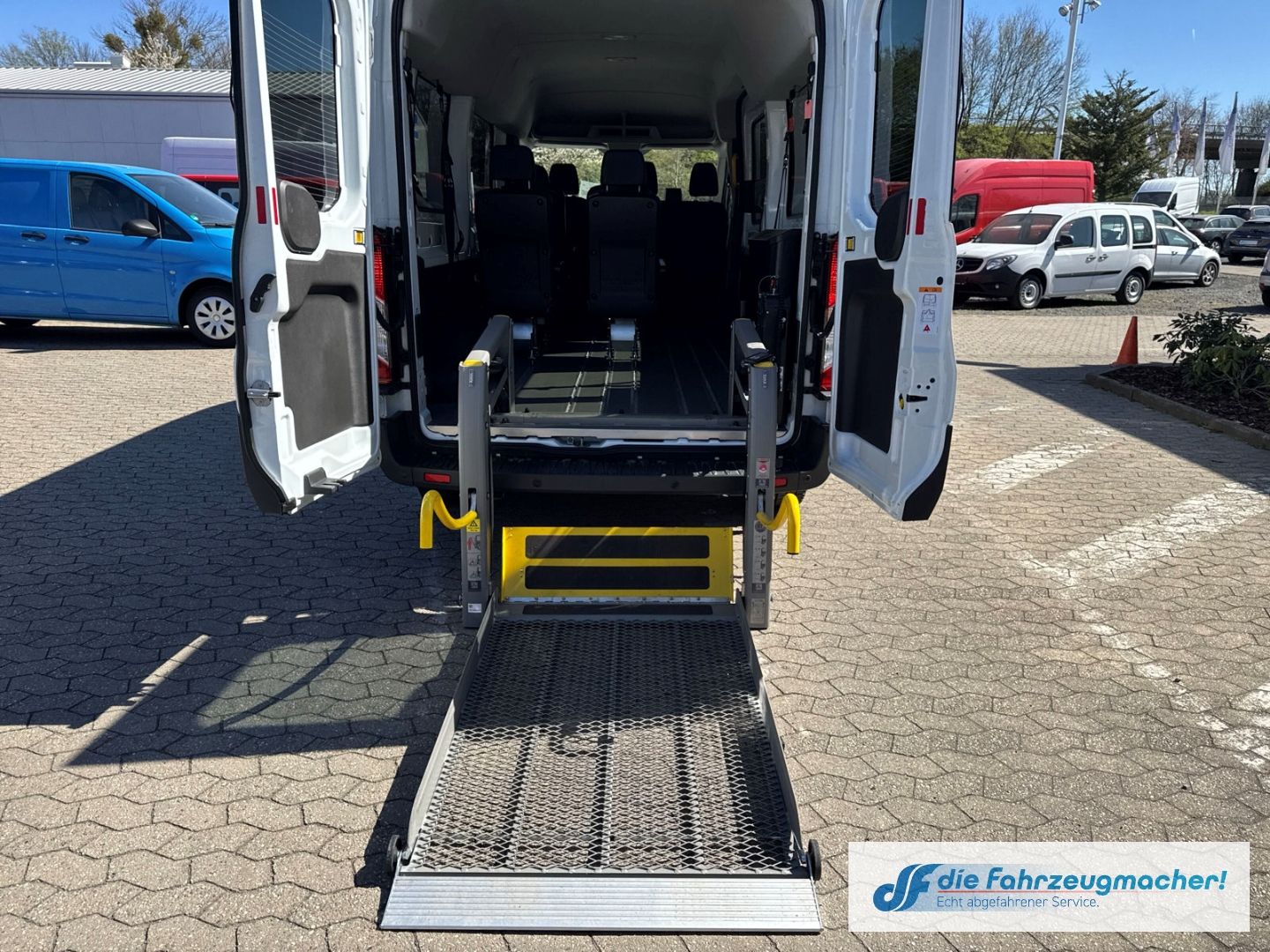 Fahrzeugabbildung Ford Transit Kombi 350 L3 Trend 2.0 TDCi 7-Sitzer KLI