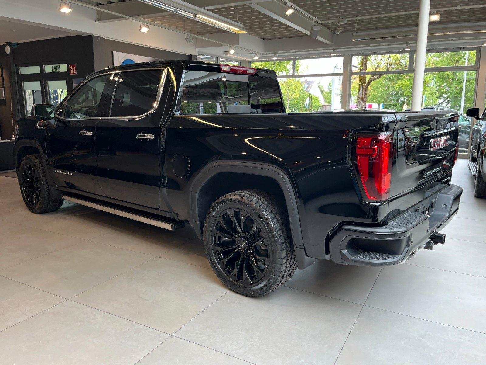 Fahrzeugabbildung GMC Sierra 1500 Denali Black 6.2 LPG*HeadUp*360°