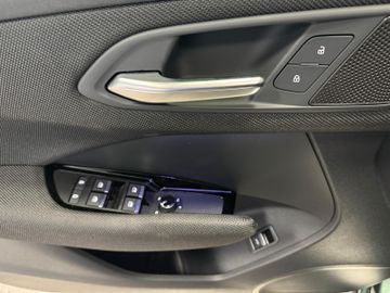 Audi Q3 TFSI 110 kW AHK*StHz*Panodach*