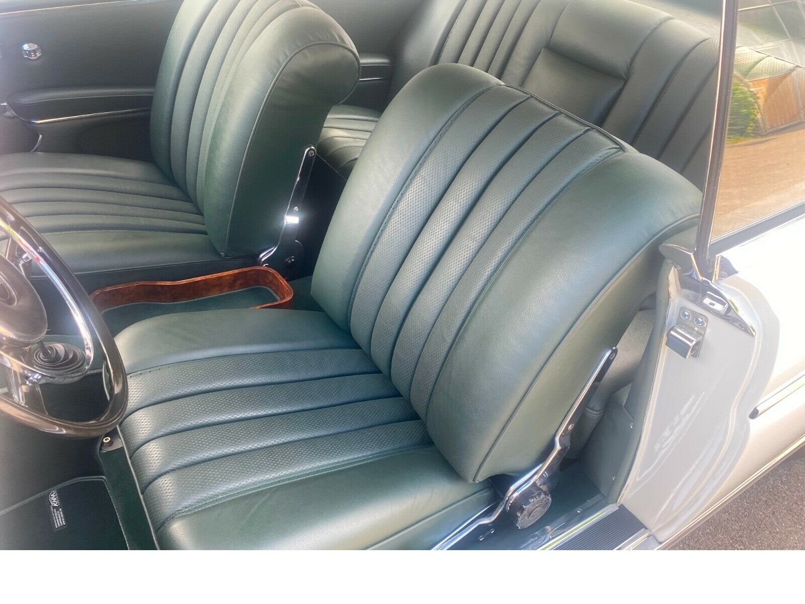 MERCEDES-BENZ 300 8