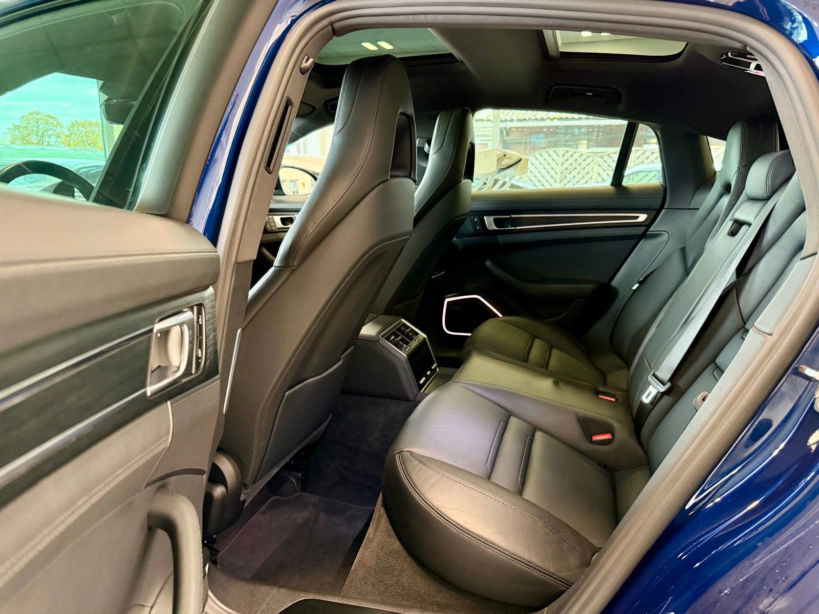 Fahrzeugabbildung Porsche Panamera 4 E-Hybrid Platinum Edition HeadUP/ACC