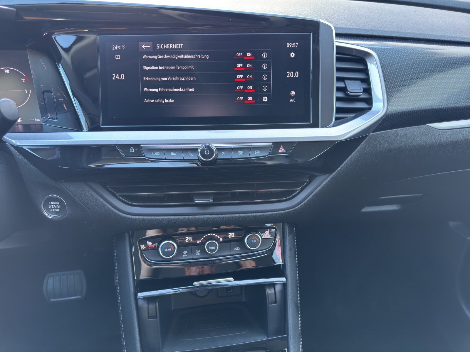 Fahrzeugabbildung Opel Grandland 1.2 Turbo Aut. GS Line/AHK/360°CAM/LED