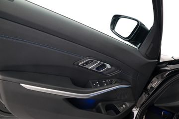 BMW 320i Touring M Sport Shadow LASER RFK 50-Jahre