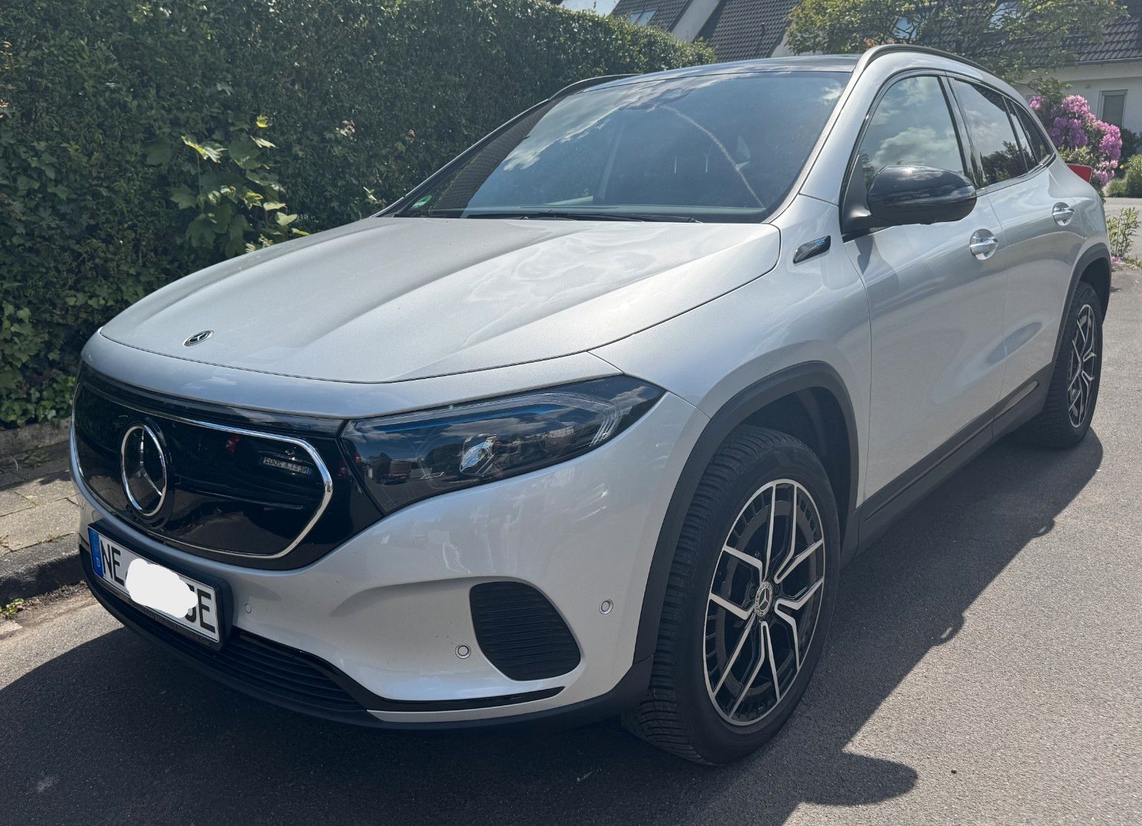 MERCEDES-BENZ EQA 350 4MATIC AHK 360/Schiebedach/Garantie
