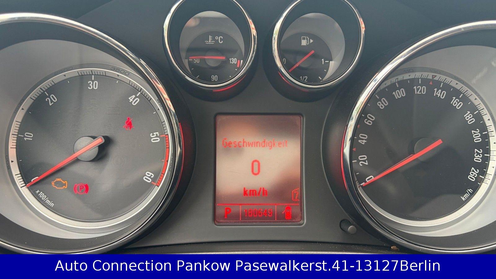 Opel Insignia 2011 — photo 17