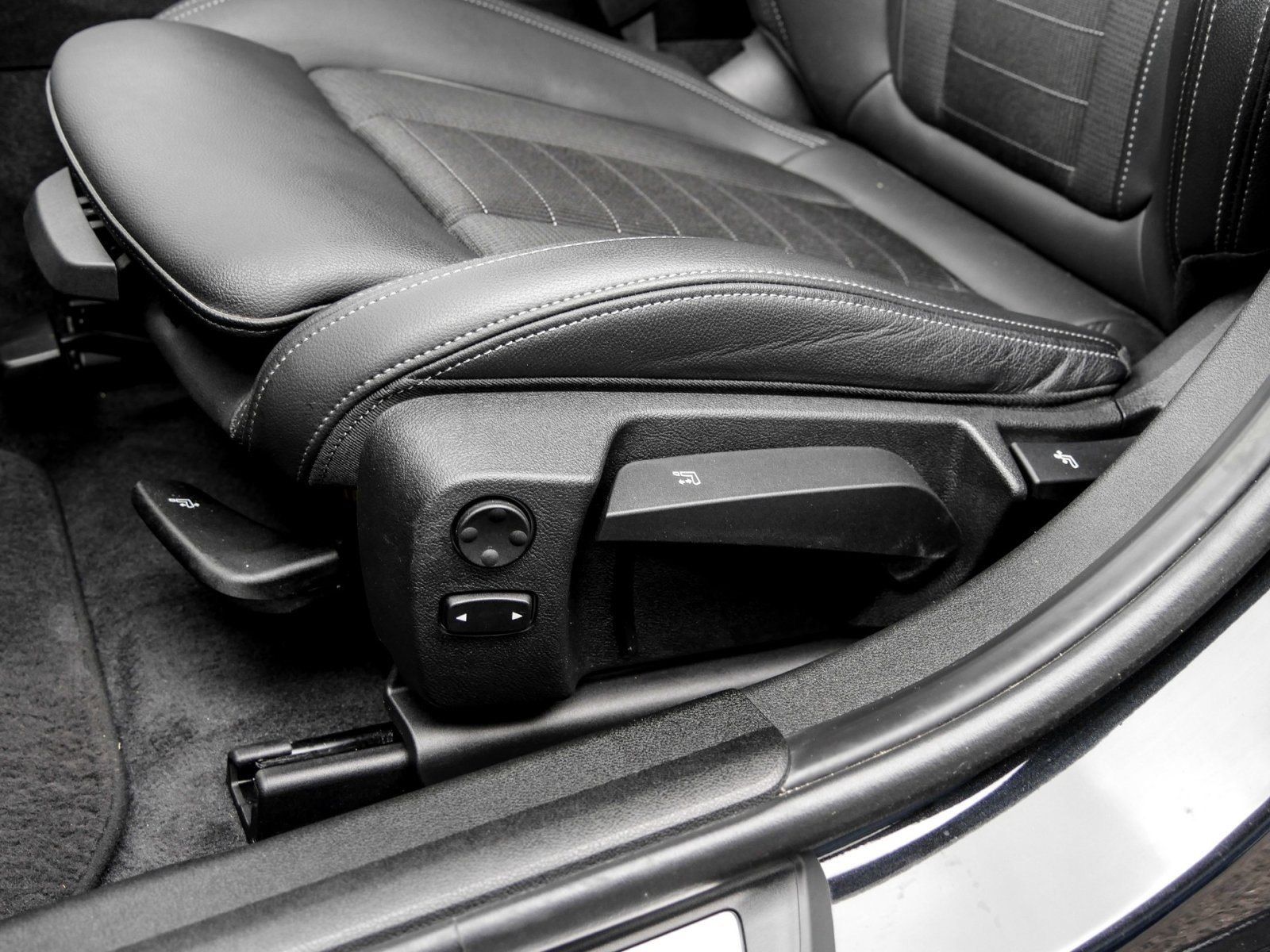 BMW 320d xDrive SPORT LINE+ACC+HuD+DA+LASER foto 14