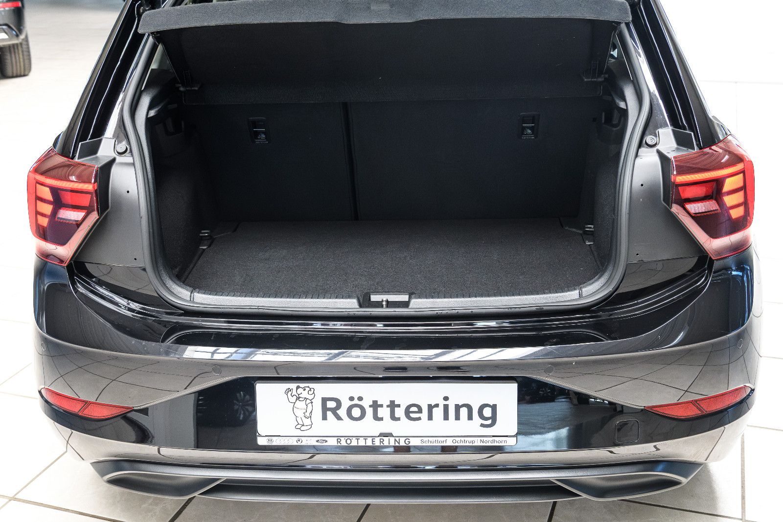 Fahrzeugabbildung Volkswagen Polo VI Life +Sitzheizung  +Allwetter