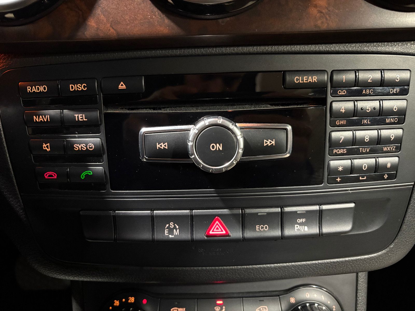 Fahrzeugabbildung Mercedes-Benz B 200/PANO/MEMORY/KLIMA/CAR-PLAY/2.HAND/KAMERA