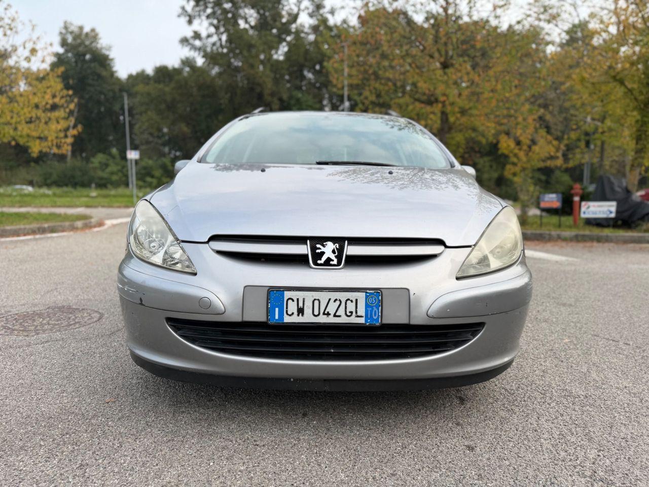 Peugeot 307 2005 — rear view