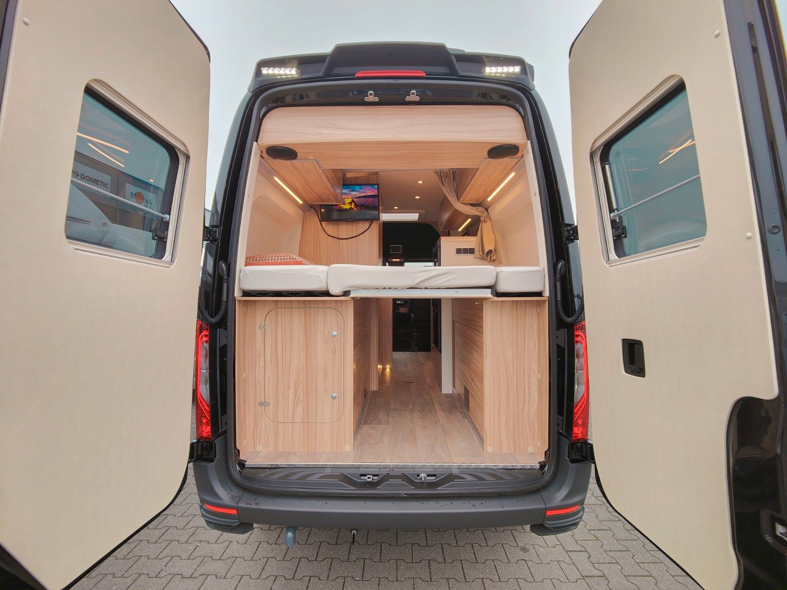 Fahrzeugabbildung HYMER / ERIBA / HYMERCAR GRAND CANYON S 4x4² RSX-8 LTD. - AUS ERSTBESITZ