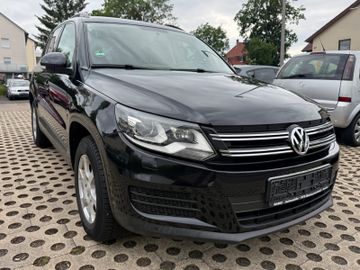 Volkswagen Tiguan - 1