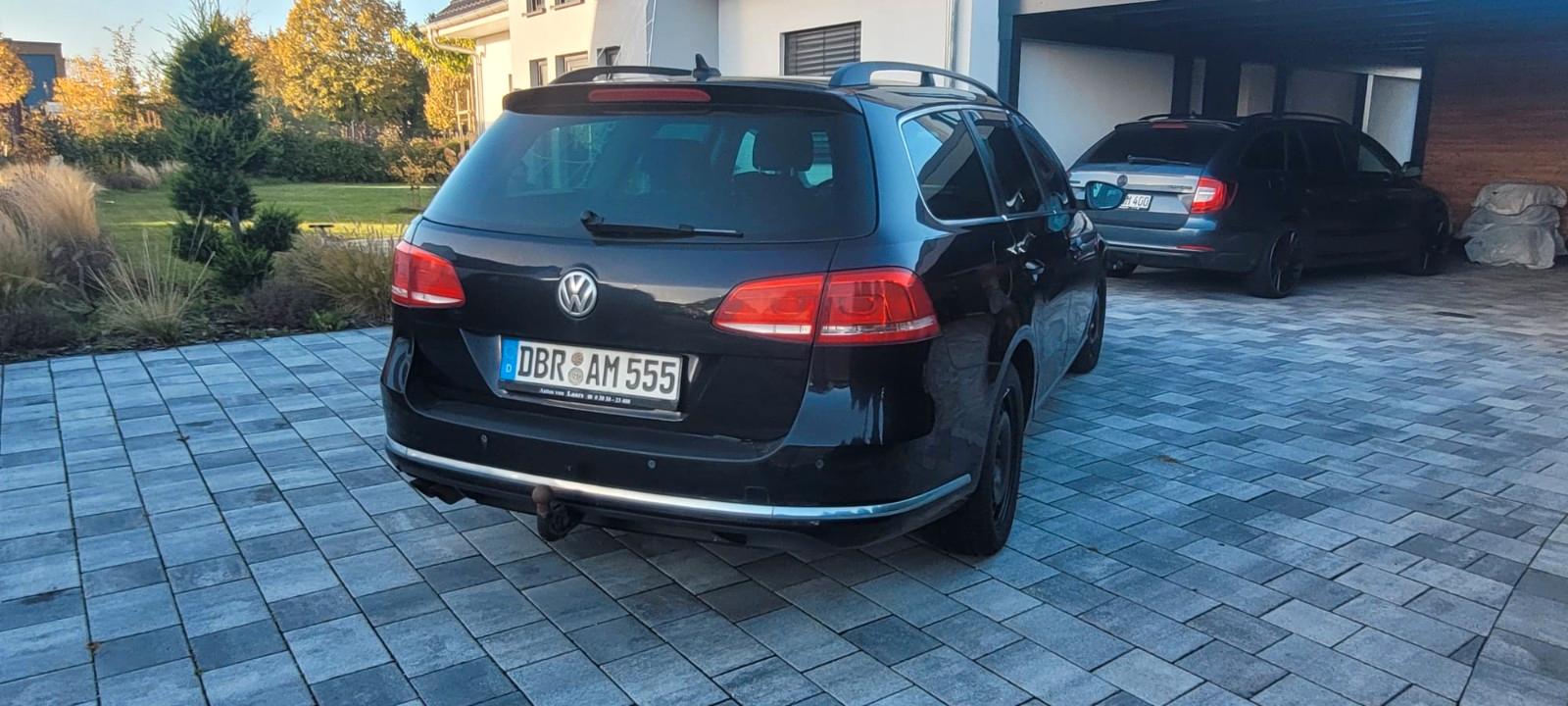 Volkswagen Passat 2011 — вигляд ззаду