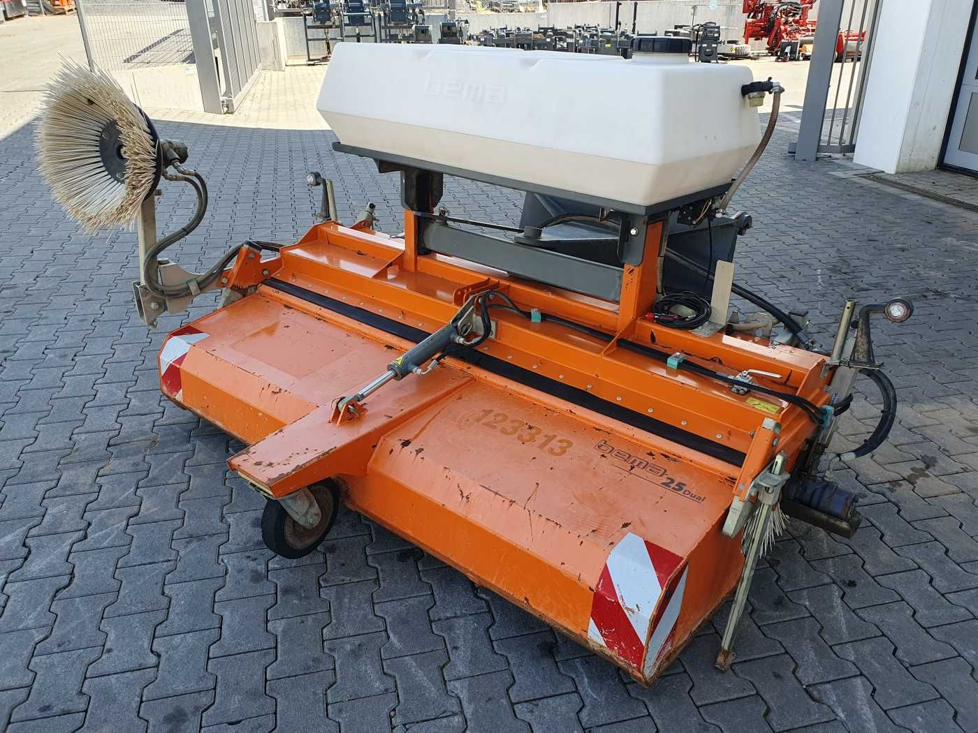 Fahrzeugabbildung Andere Bema 25 Dual Kehrmaschine / 2.050 mm / 2020