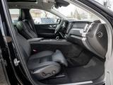 Volvo XC60 T6 AWD Plus Dark - mit Hybrid-Antrieb: Schwarz, Zentralverriegelung, Geländewagen