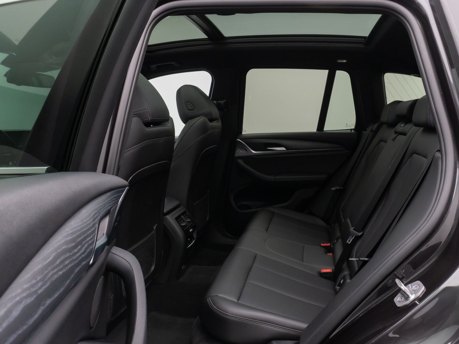 Fahrzeugabbildung BMW X3 xD30e Panorama Laser 360°HUD DAB HiFi Sport
