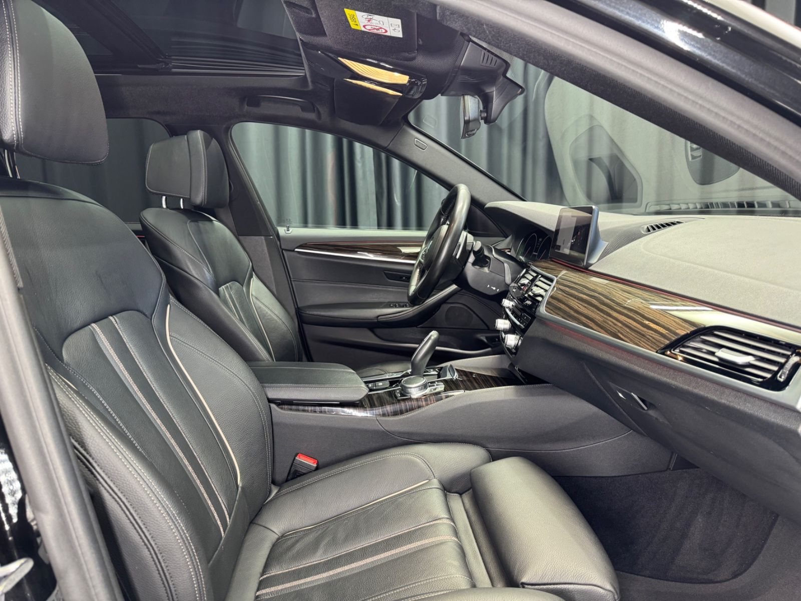 Fahrzeugabbildung BMW M550d xDrive Touring|PANO|NAVI|AHK|1.HAND