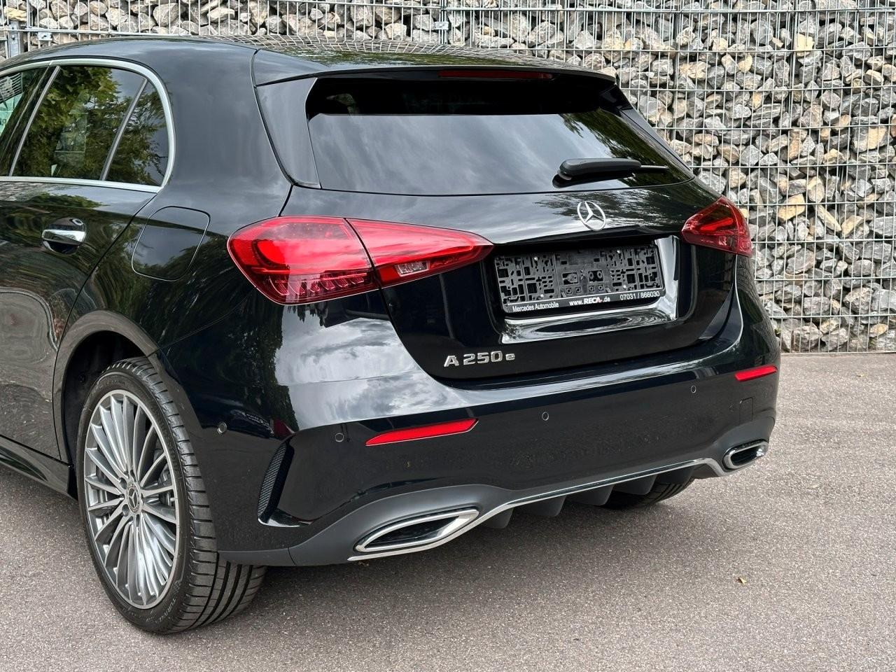 Mercedes-Benz A 250 e AMG Pano -Kamera -Ambiente -LED -Keyless