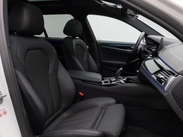 Fahrzeugabbildung BMW 520d xD Tour Sport Line Pano H/K Exklusiv Paket
