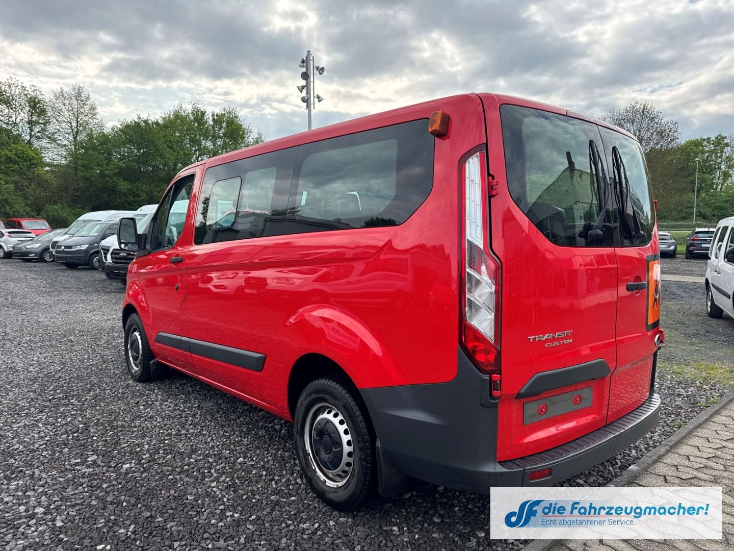 Fahrzeugabbildung Ford Transit Custom Kombi 300 L1 2.2 TDCi *1481