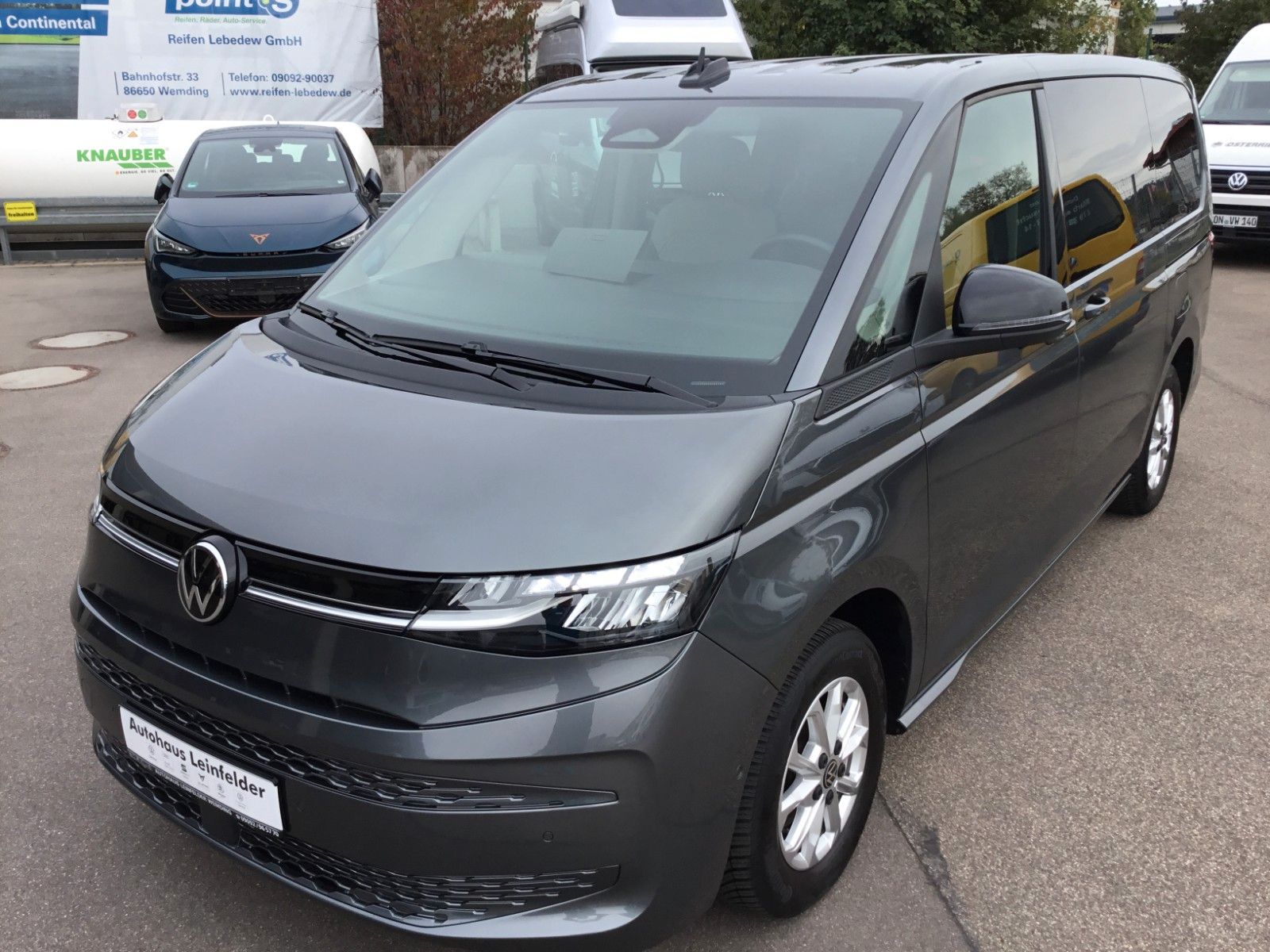 Fahrzeugabbildung Volkswagen T7 Multivan Life TDI DSG LÜ+AHK+ACC+LED+Leder