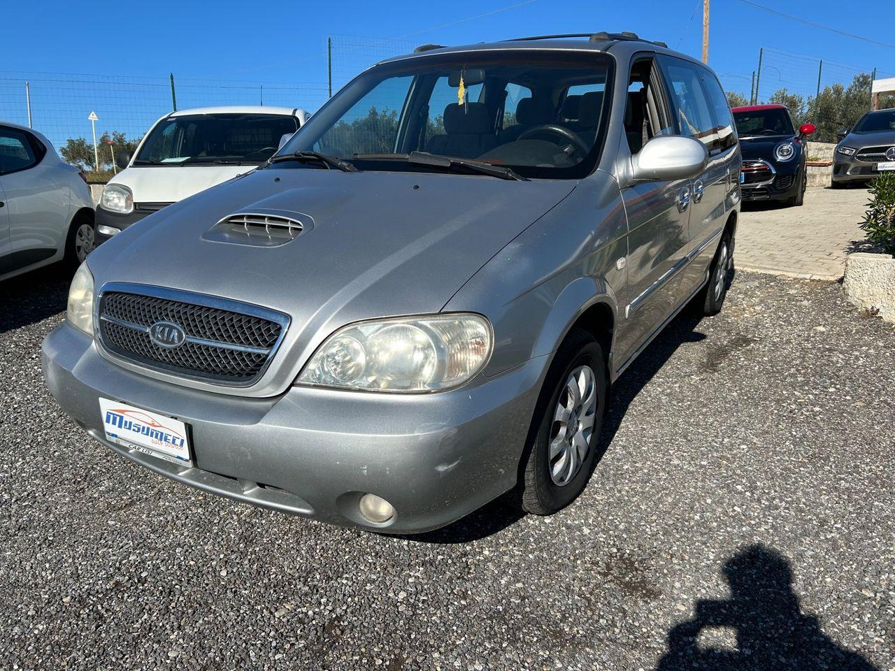 Kia Carnival 2006 — rear view