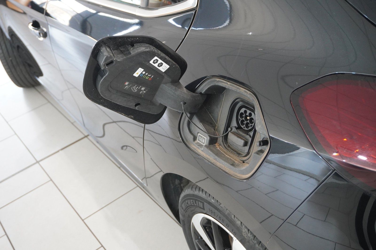 Fahrzeugabbildung Opel Corsa-e F ELEGANCE 3-PHASIG NAVI/LED/KAMERA/DAB+
