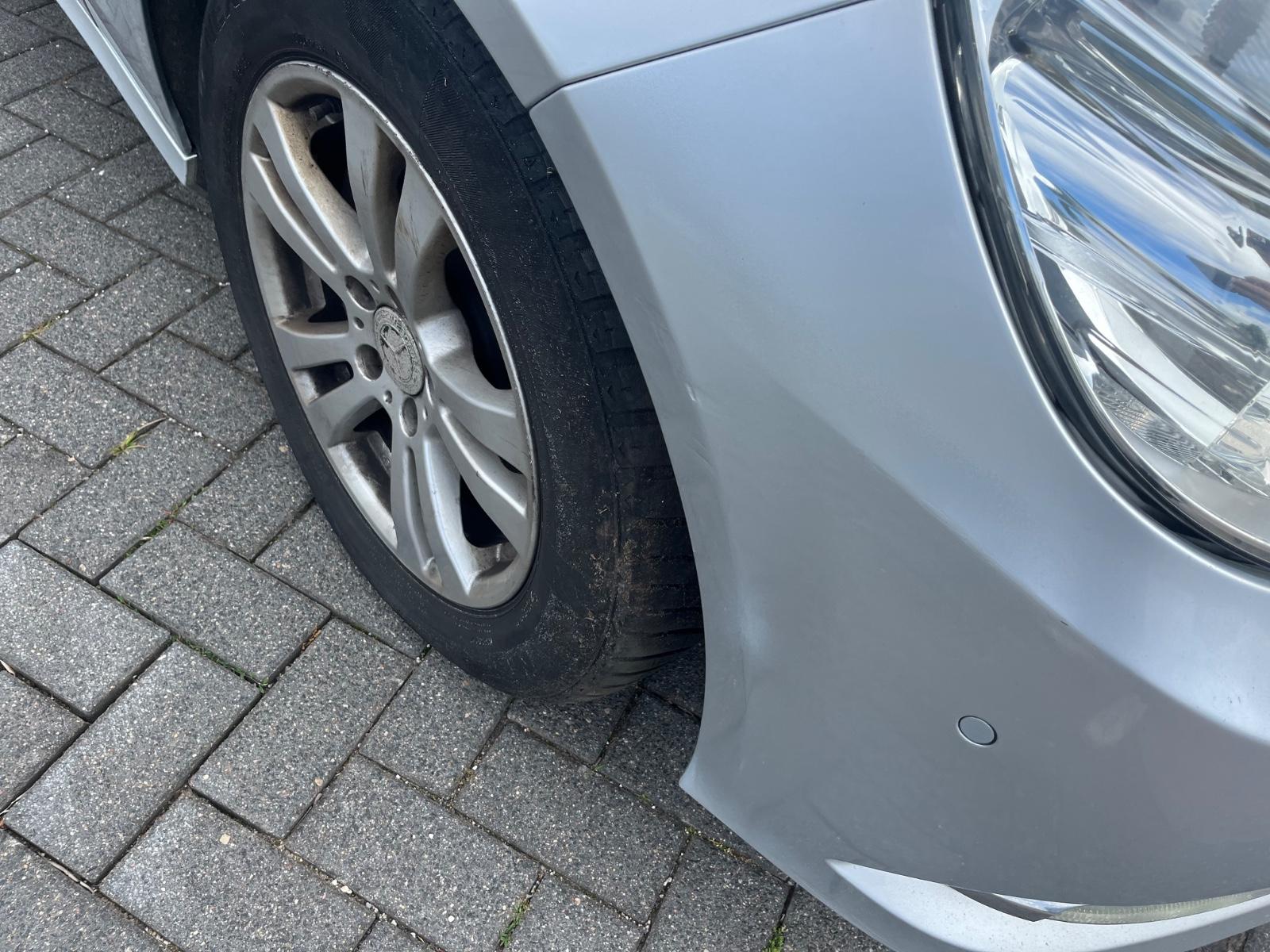 Mercedes-Benz E300 2011 — photo 13