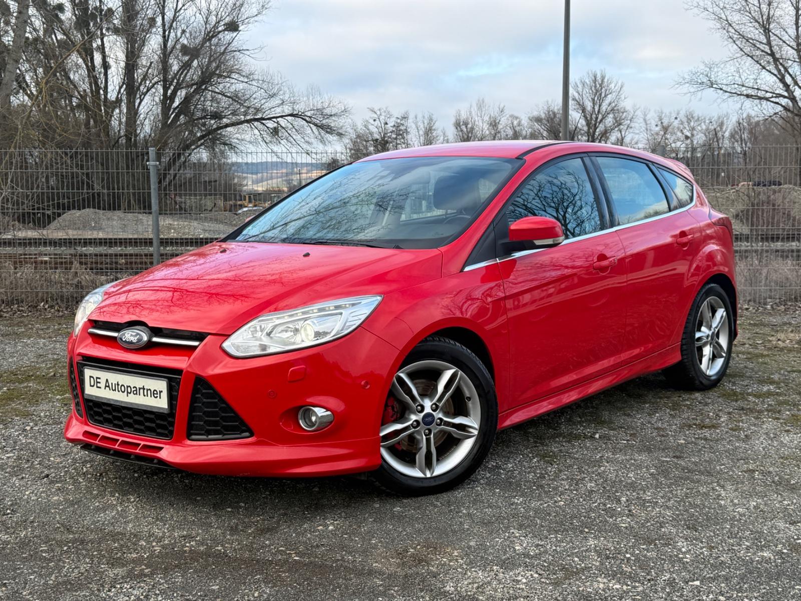 Ford Focus Titanium ST -Paket*Xenon*Sony* TÜV 01/28