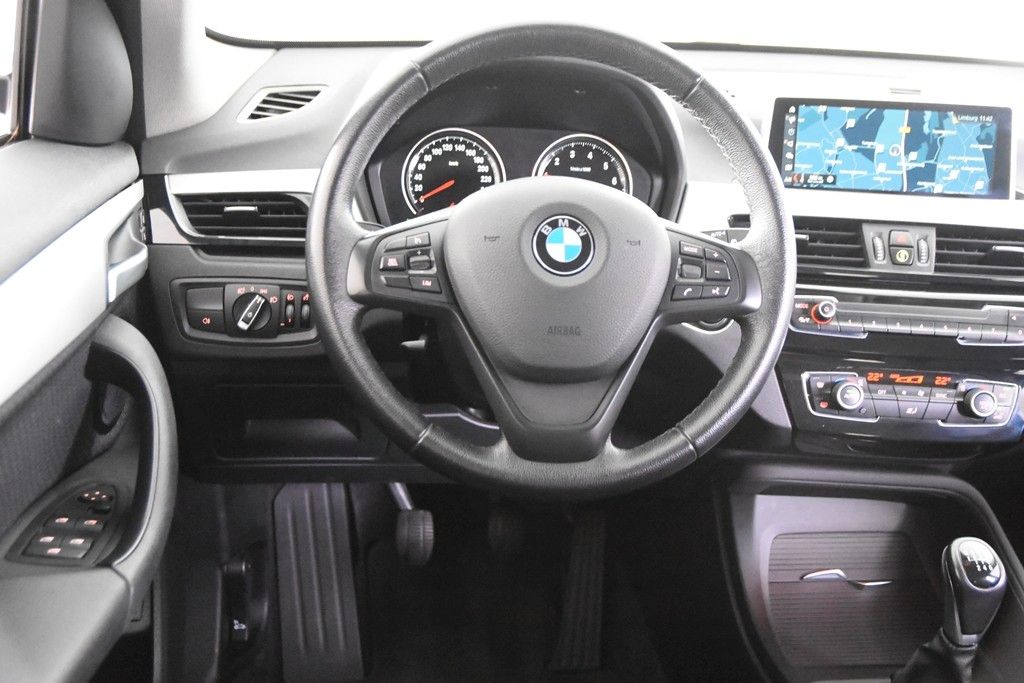 BMW X1 sDrive18i *1.Hand*Navi*Standheizung*EHK* foto 10