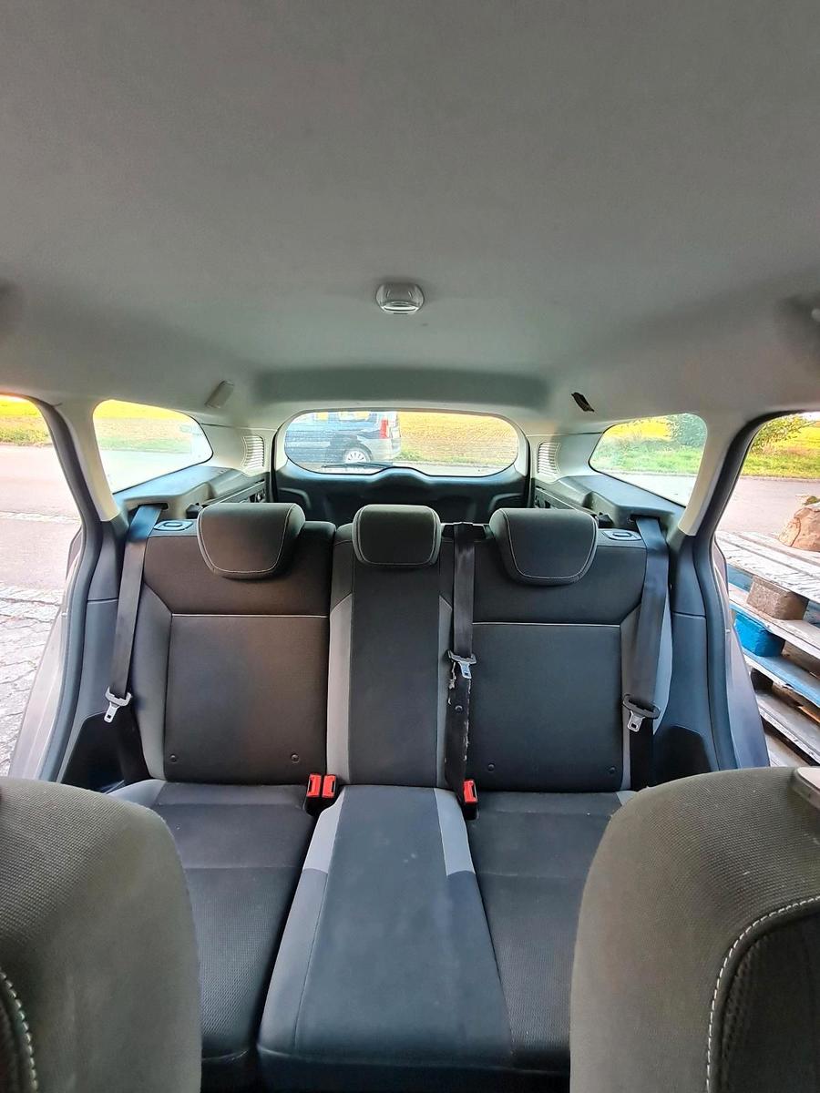 Ford Focus 2011 — photo 5