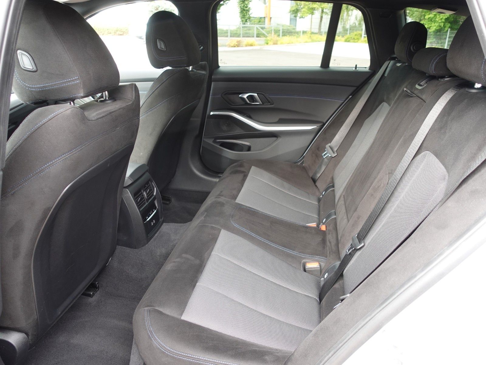 Fahrzeugabbildung BMW 318i Touring A M Sportpaket LMR19"/LED/Navi/Keyl