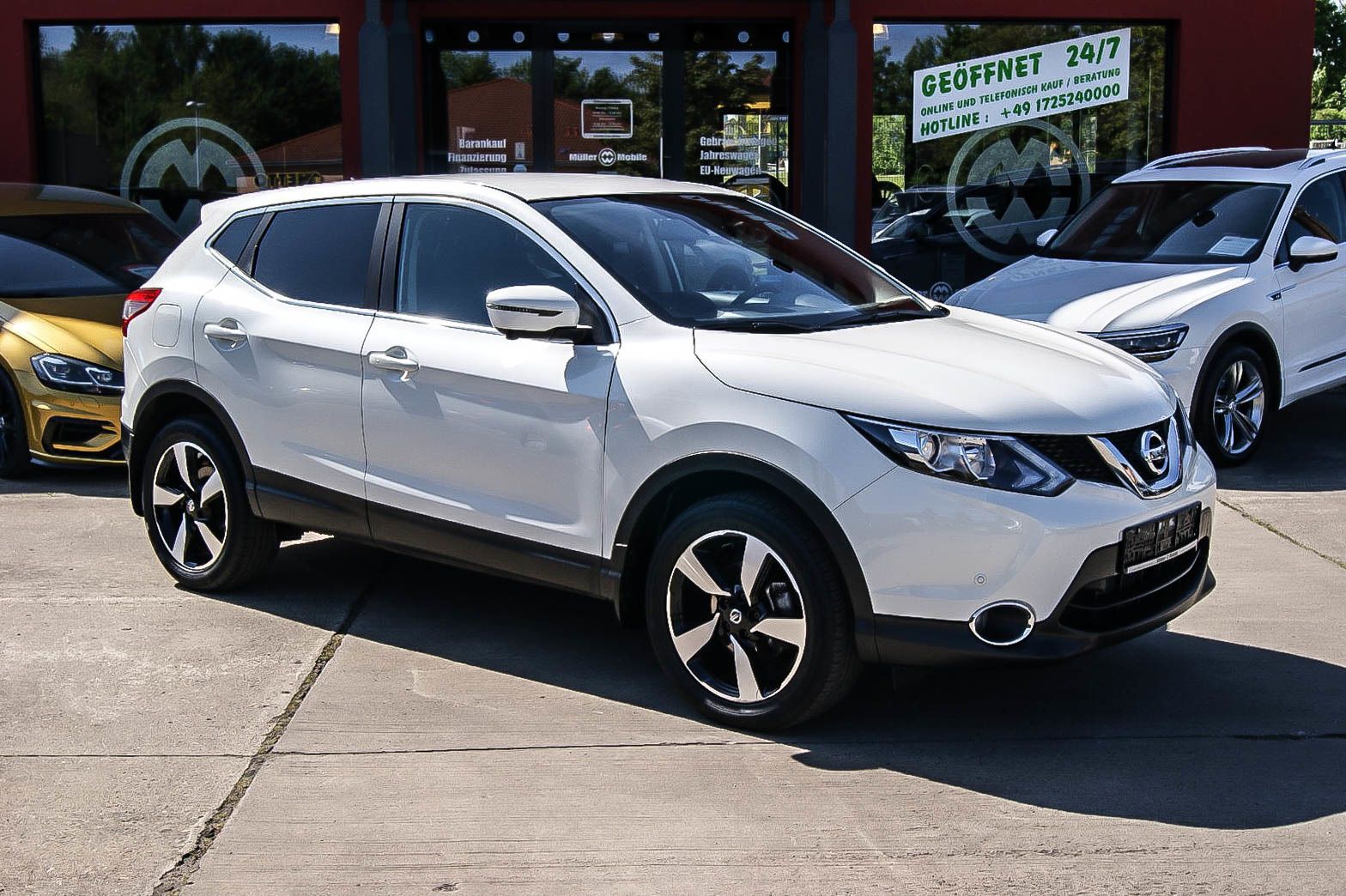 Fahrzeugabbildung Nissan Qashqai DIG-T 12 N-Connecta KAMERA RENTNERBESITZ