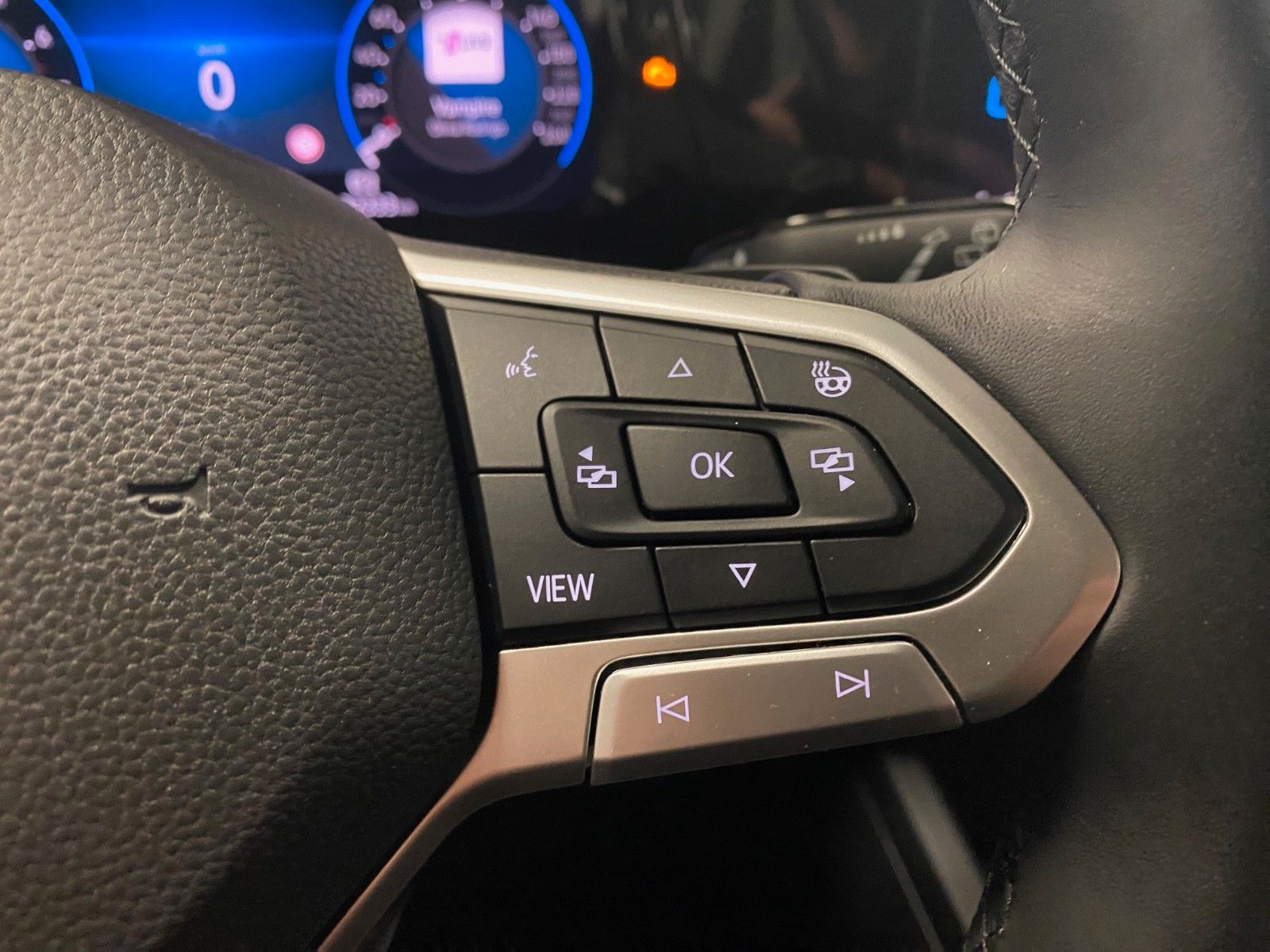 Fahrzeugabbildung Volkswagen Golf 1.5 eTSI OPF 110kW DSG Life+NAVI+KAMERA+ACC