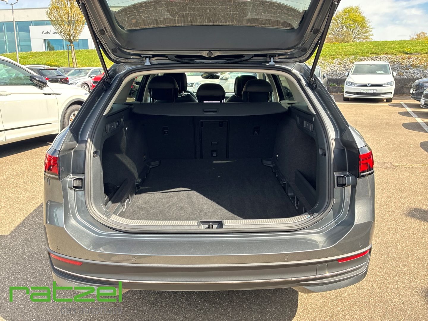 Fahrzeugabbildung Volkswagen Passat Variant 2.0 TDI DSG BUSINESS Navi Kamera
