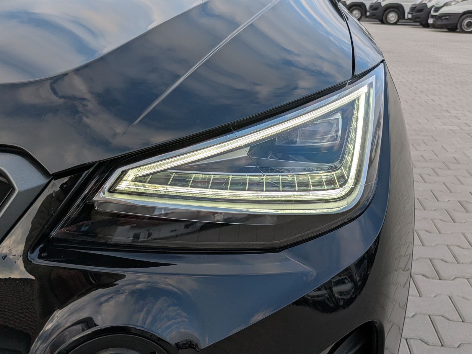Fahrzeugabbildung SEAT Arona 1.5 TSI FR DSG AHK*ACC*LED*APP*DAB*KAMERA
