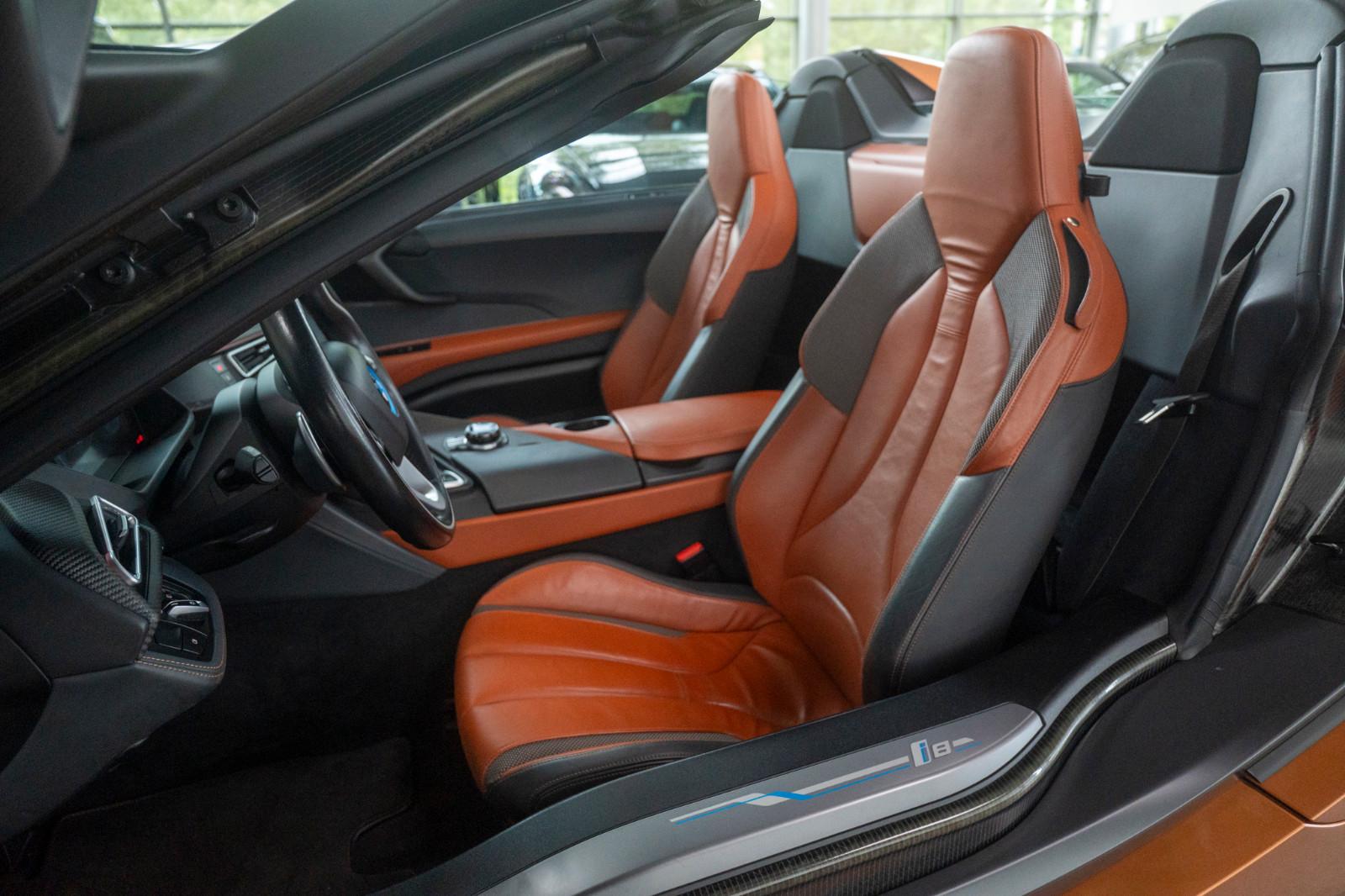 BMW i8 Roadster*HUD*H&K*LASER*CARBON