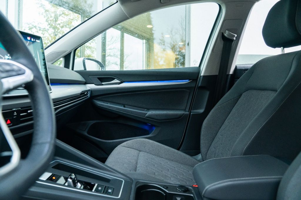 Volkswagen Golf 8 2.0 TDI LIFE/ BUSINESS/ AHK/ LED+ Volkswagen Golf 8 2.0 TDI LIFE/ BUSINESS/ AHK/ LED+